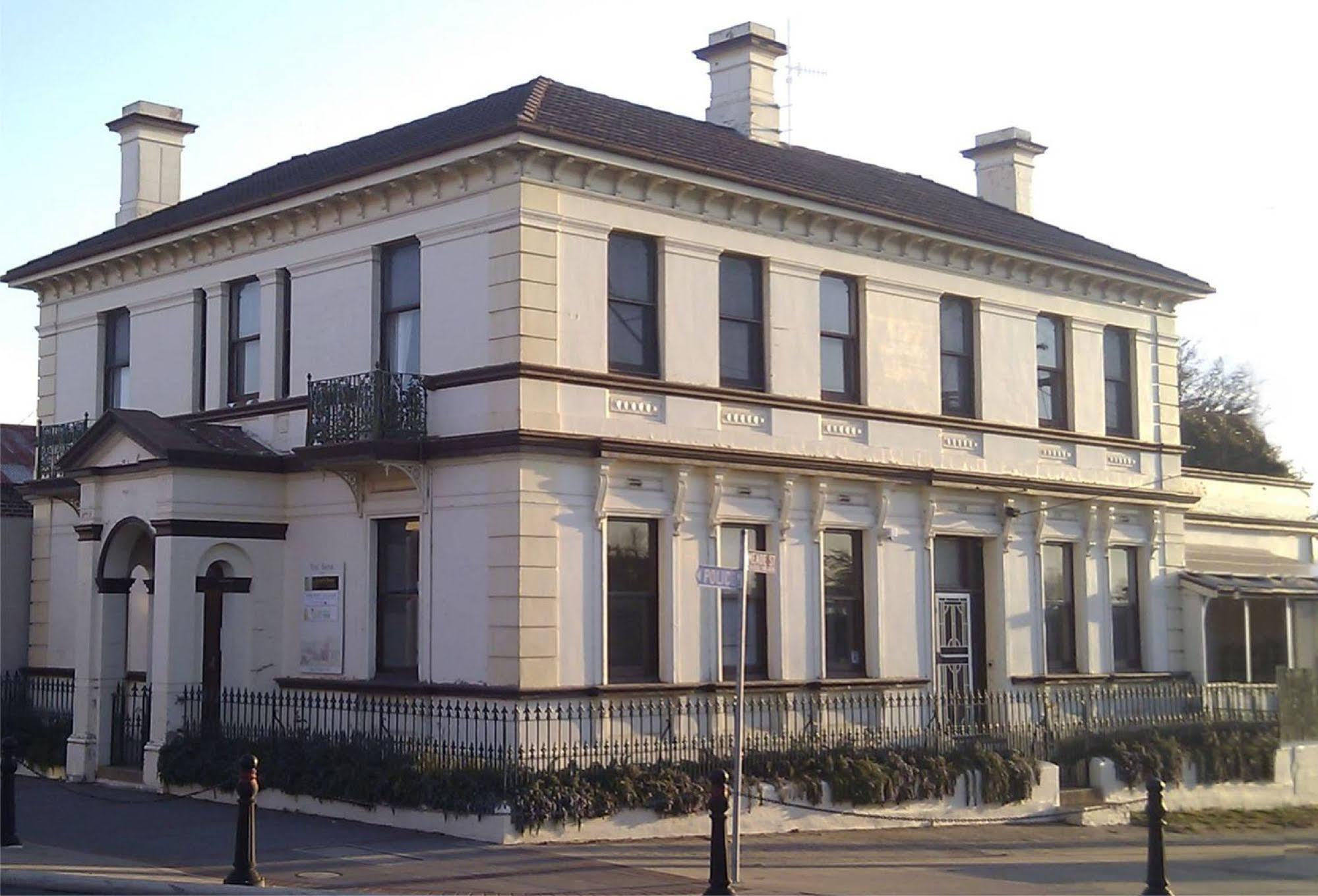 The Bank Guesthouse Glen Innes Exterior photo